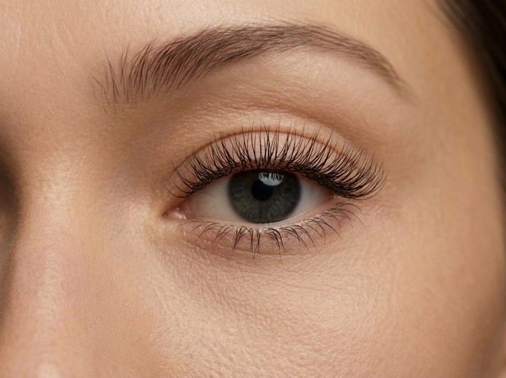 Lifted, curled upper lashes